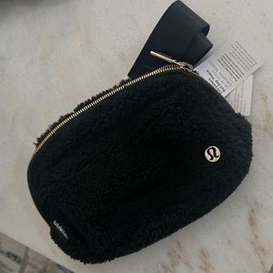 Lululemon everywhere fleece belt bag.